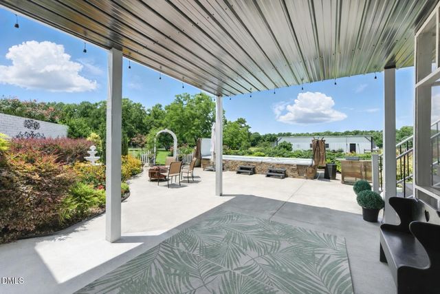 474 E Barefoot Road, Newton Grove, NC 28366