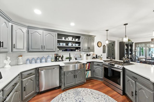 474 E Barefoot Road, Newton Grove, NC 28366