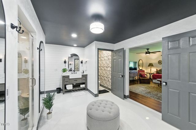474 E Barefoot Road, Newton Grove, NC 28366
