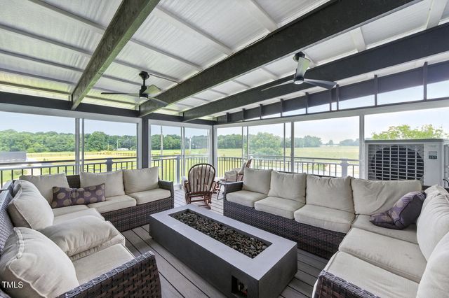474 E Barefoot Road, Newton Grove, NC 28366