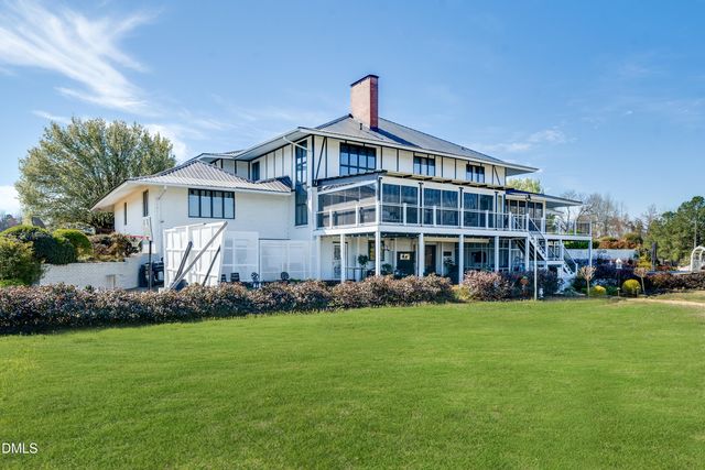 474 E Barefoot Road, Newton Grove, NC 28366