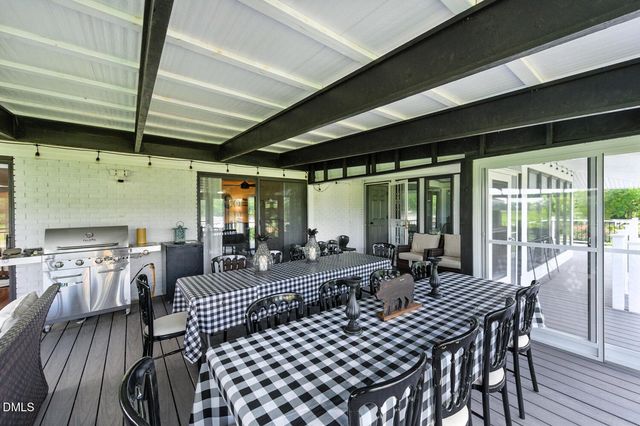 474 E Barefoot Road, Newton Grove, NC 28366