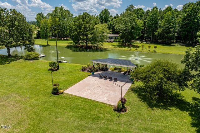 474 E Barefoot Road, Newton Grove, NC 28366