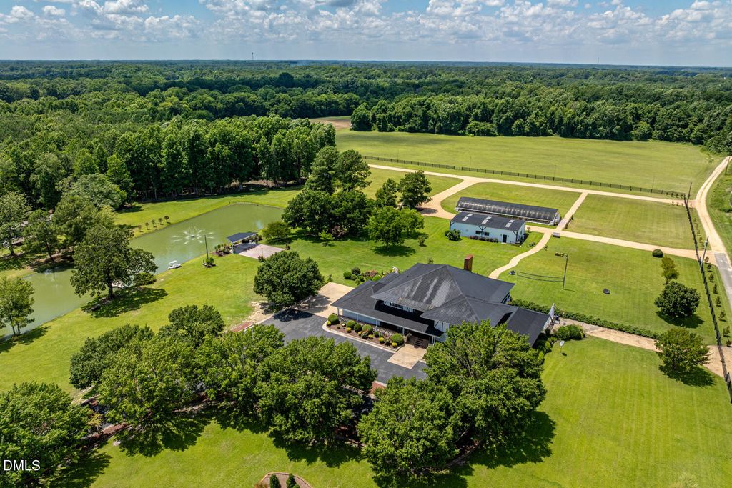 474 E Barefoot Road, Newton Grove, NC 28366