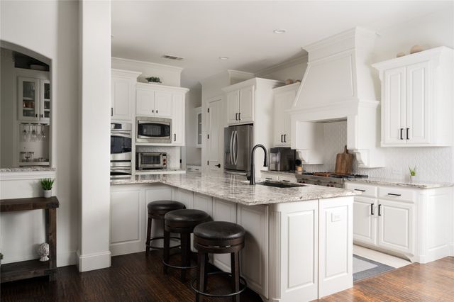 2312 Maidens Castle Drive, Lewisville, TX 75056
