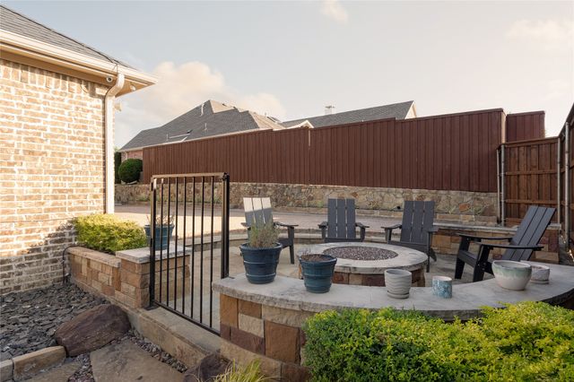 2312 Maidens Castle Drive, Lewisville, TX 75056