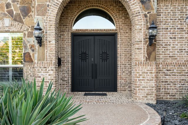 2312 Maidens Castle Drive, Lewisville, TX 75056