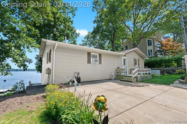 978 Ridge Court, Chelsea, MI 48118