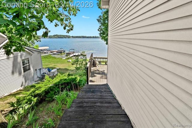 978 Ridge Court, Chelsea, MI 48118