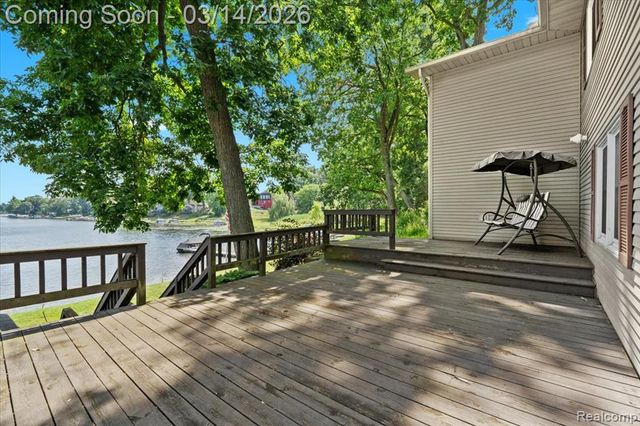 978 Ridge Court, Chelsea, MI 48118