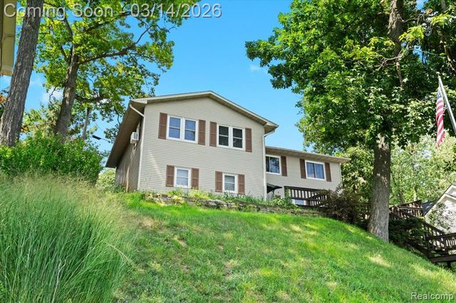 978 Ridge Court, Chelsea, MI 48118