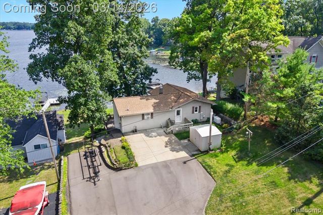 978 Ridge Court, Chelsea, MI 48118