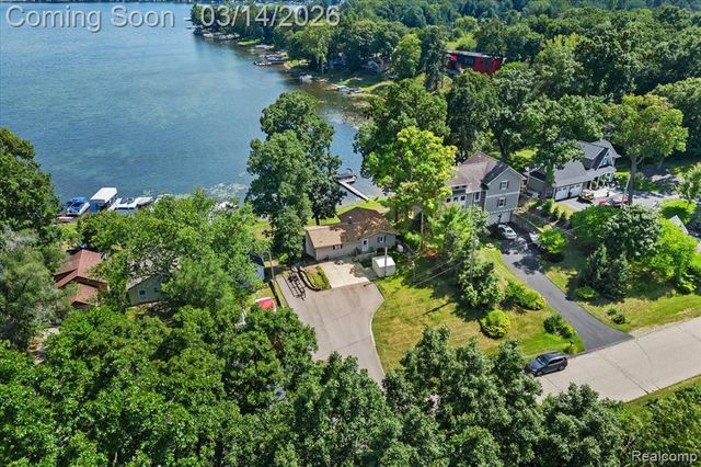 978 Ridge Court, Chelsea, MI 48118
