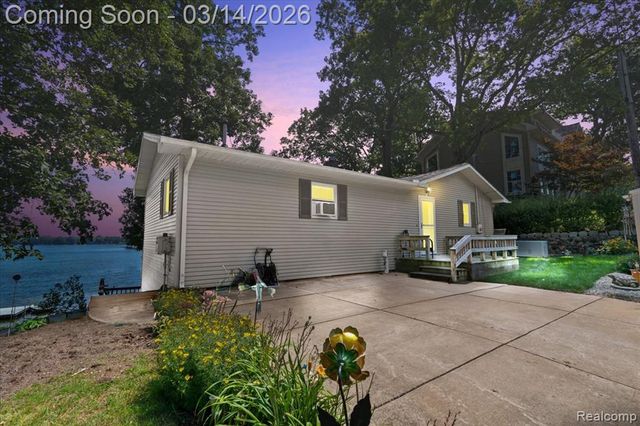 978 Ridge Court, Chelsea, MI 48118