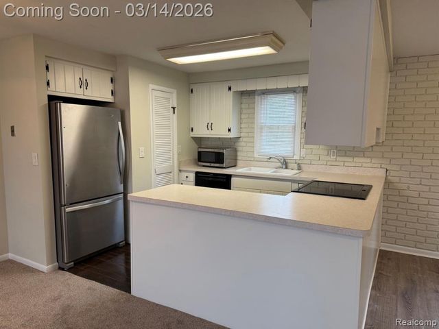 978 Ridge Court, Chelsea, MI 48118