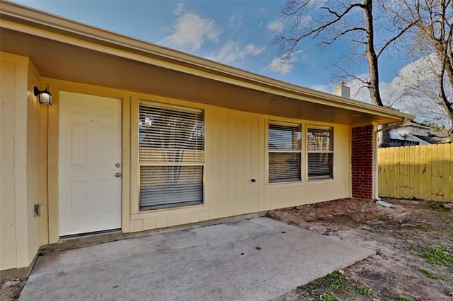 10726 Perigrine Drive, Houston, TX 77065