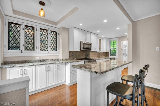 2717 Derbyshire Road, Cleveland Heights, OH 44106
