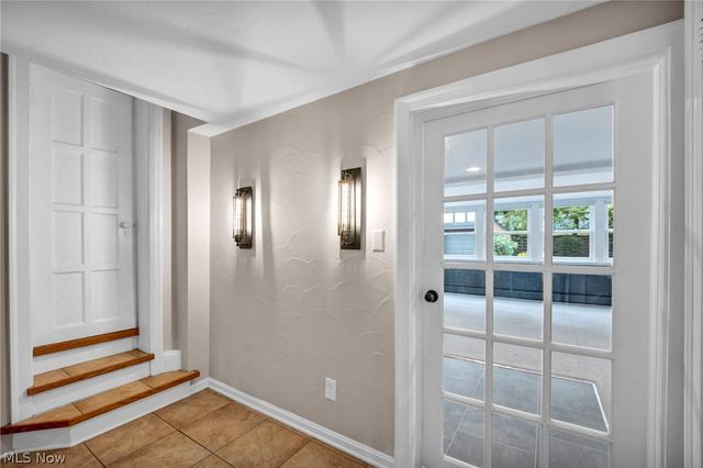 2717 Derbyshire Road, Cleveland Heights, OH 44106