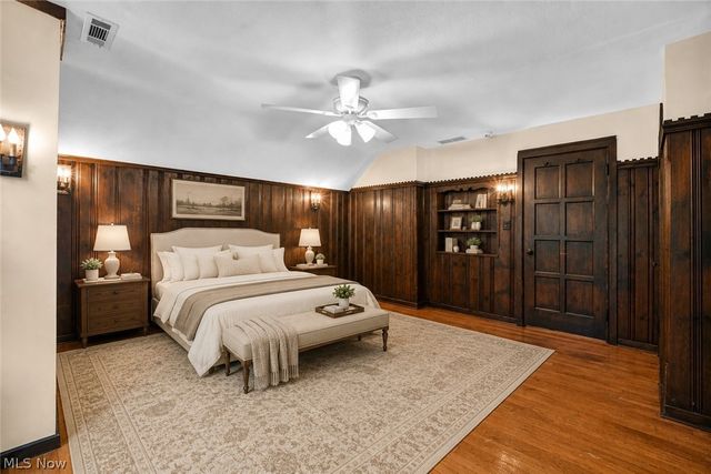 2717 Derbyshire Road, Cleveland Heights, OH 44106