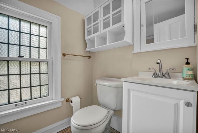 2717 Derbyshire Road, Cleveland Heights, OH 44106