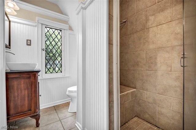 2717 Derbyshire Road, Cleveland Heights, OH 44106