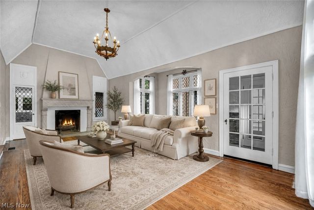 2717 Derbyshire Road, Cleveland Heights, OH 44106