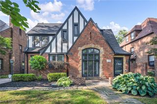 2717 Derbyshire Road, Cleveland Heights, OH 44106