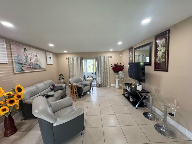 725 Lori Drive 107, Palm Springs, FL 33461