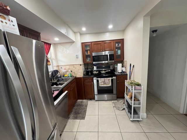 725 Lori Drive 107, Palm Springs, FL 33461