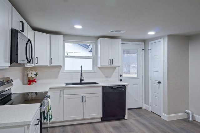 302 Suzanne Street, Palmer, TX 75152