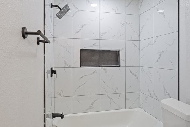 302 Suzanne Street, Palmer, TX 75152