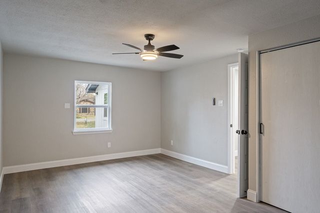 302 Suzanne Street, Palmer, TX 75152