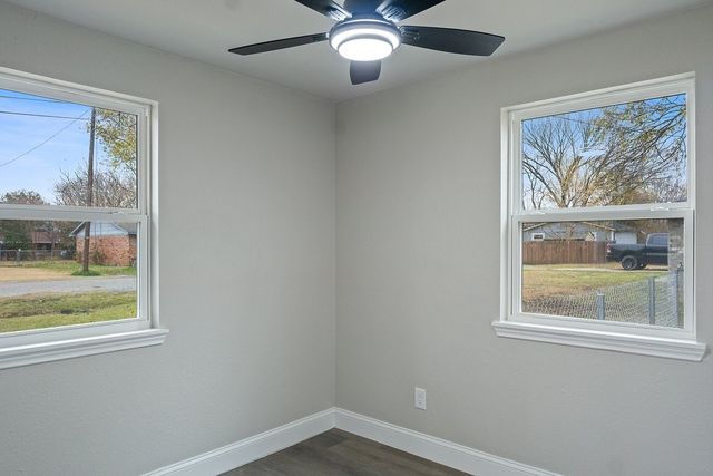 302 Suzanne Street, Palmer, TX 75152