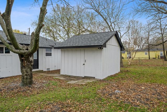 302 Suzanne Street, Palmer, TX 75152