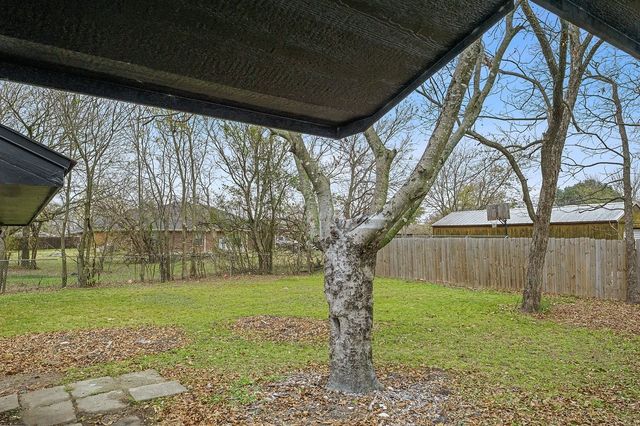 302 Suzanne Street, Palmer, TX 75152