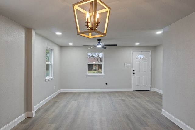 302 Suzanne Street, Palmer, TX 75152