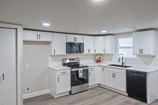 302 Suzanne Street, Palmer, TX 75152