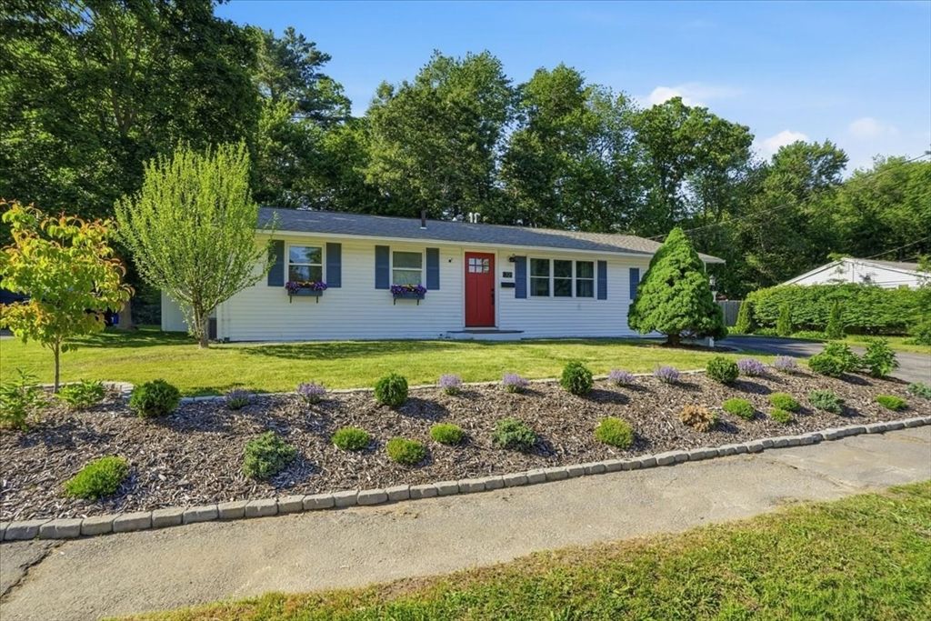 72 Josh Gray Rd, Rockland, MA 02370