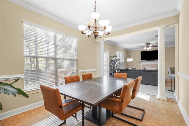 525 Forest Green Dr, Tallahassee, FL 32308