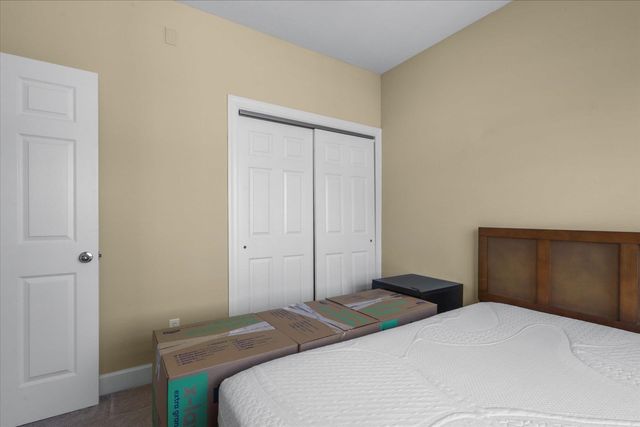 525 Forest Green Dr, Tallahassee, FL 32308