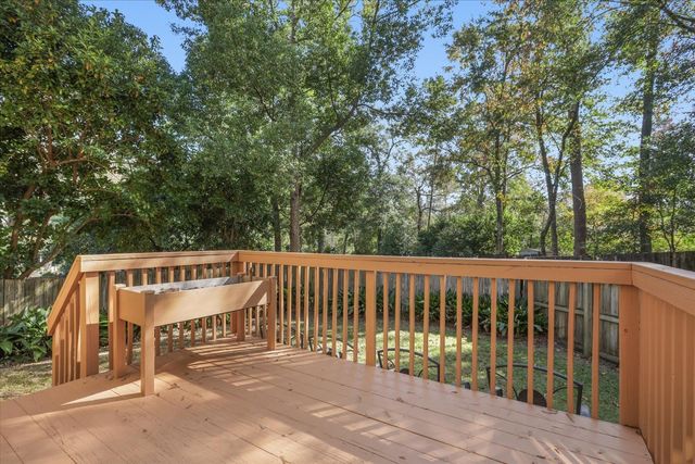 525 Forest Green Dr, Tallahassee, FL 32308