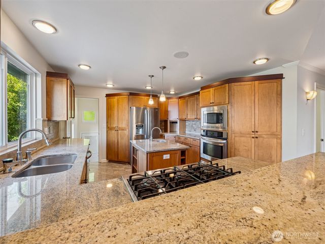 8424 East Side Drive NE, Tacoma, WA 98422