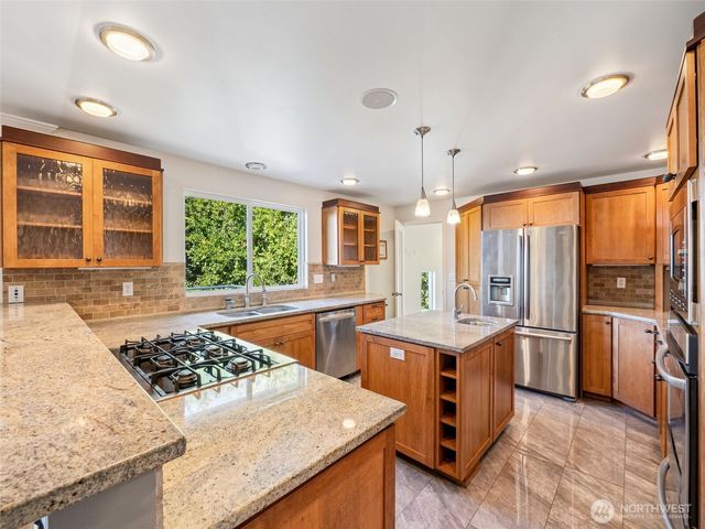 8424 East Side Drive NE, Tacoma, WA 98422