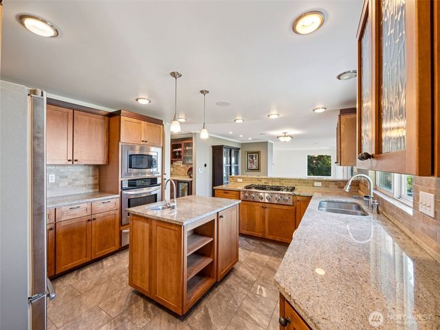 8424 East Side Drive NE, Tacoma, WA 98422