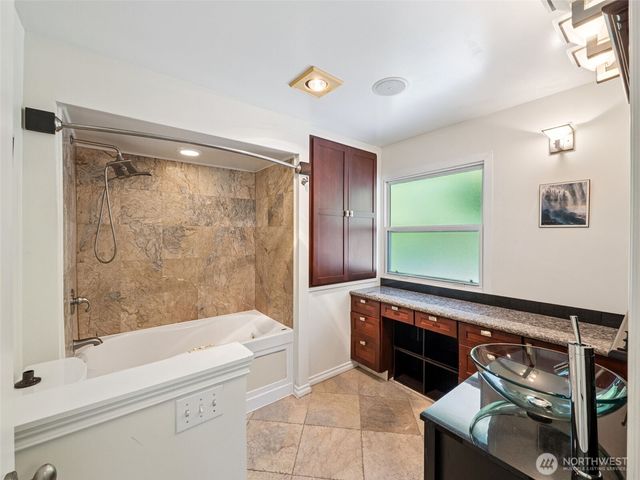 8424 East Side Drive NE, Tacoma, WA 98422