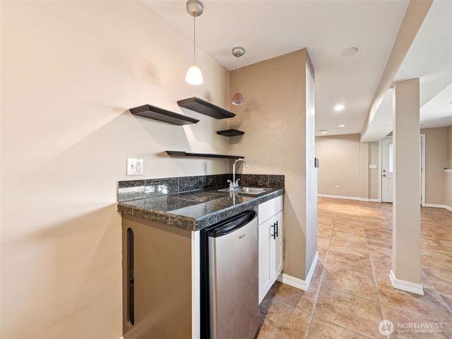 8424 East Side Drive NE, Tacoma, WA 98422