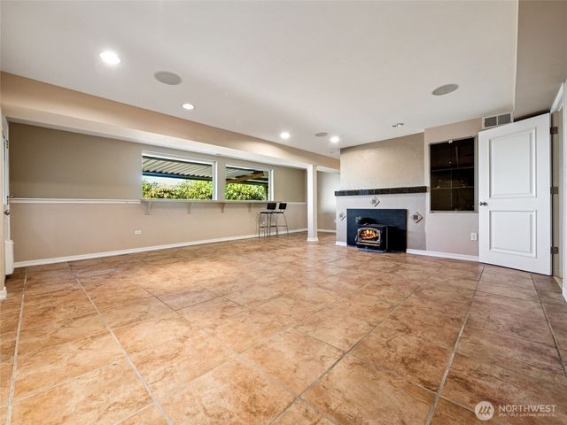 8424 East Side Drive NE, Tacoma, WA 98422