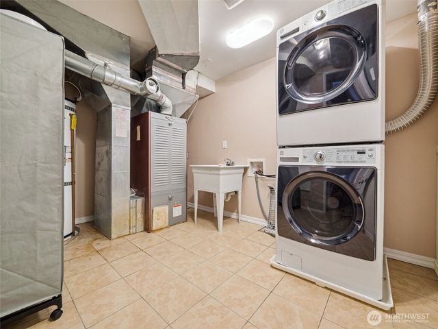 8424 East Side Drive NE, Tacoma, WA 98422