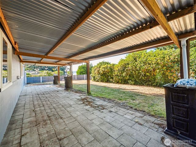 8424 East Side Drive NE, Tacoma, WA 98422