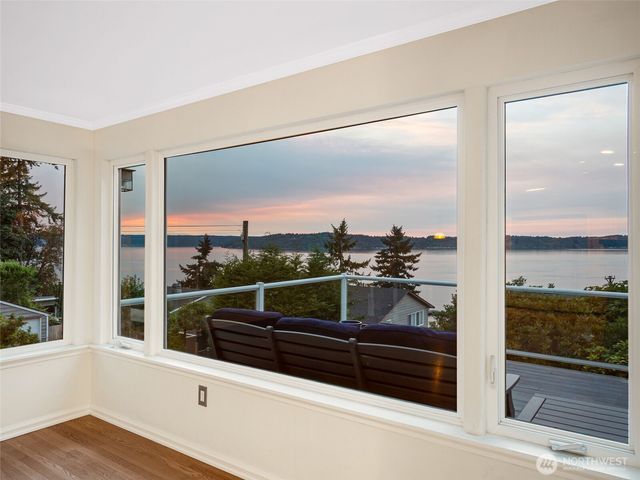 8424 East Side Drive NE, Tacoma, WA 98422